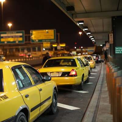 Z Bratislavy na Schwechat taxi: Pohodlná doprava na letisko bez stresu